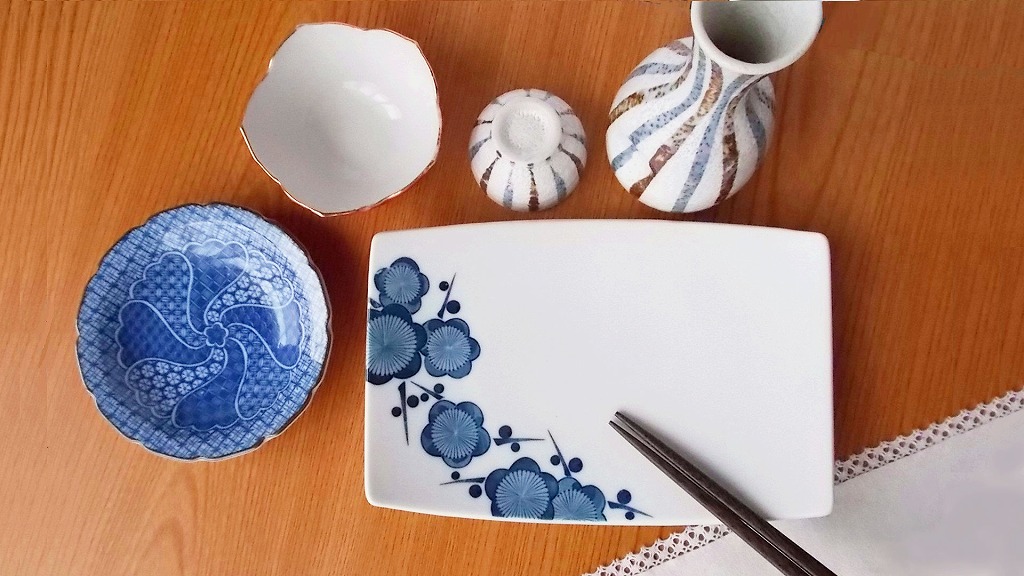 時代　楽焼赤絵獅子図四方皿　時代木箱付　東Y6-0418①タエコ 八郎手赤絵牡丹獅子図深鉢』: 加賀市九谷焼デジタル収蔵庫