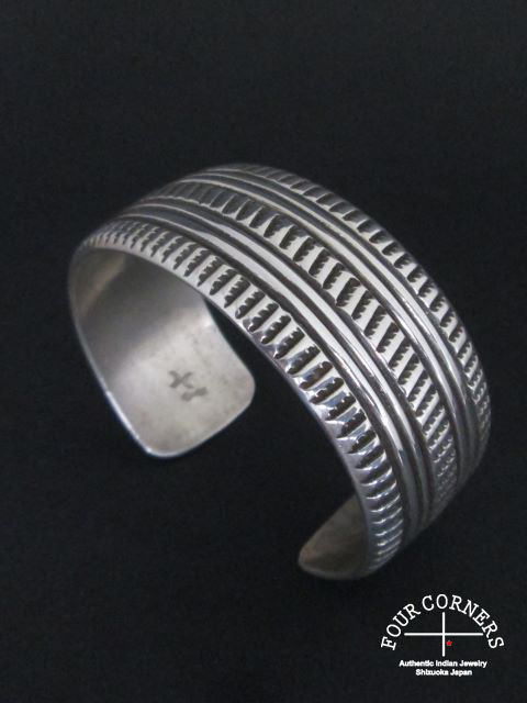 Cippy Crazy Horse シッピークレイジーホース ブレスレット CIPPY CRAZY HORSE シッピークレイジーホース NARROW LINED BANGLE