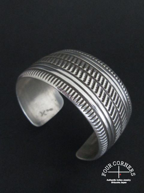 シッピークレイジーホース ブレスレット - FOUR CORNERS インディアン