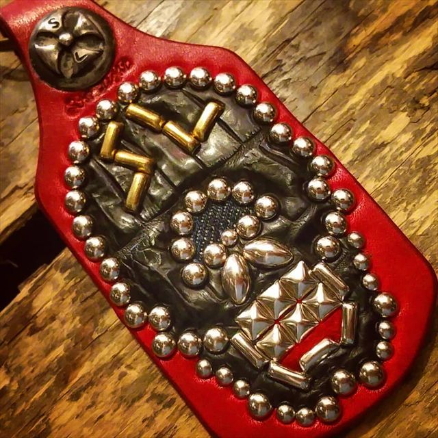 SLスカル” スタッズキーホルダー | 8UP