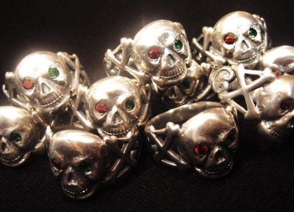 Attractions × 8UP “Skull & Crossbone Ring” | 8UP
