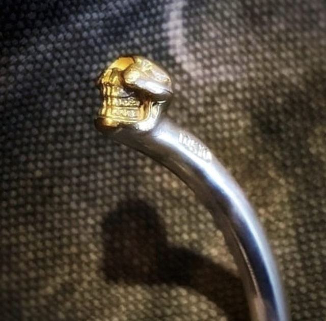 スカル　義眼　バングル Stop Light Co, “Single Skull Bangle With k18 Eye & k18 Eagle