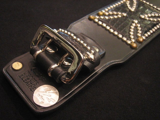 [BikaBika]アイアンクロス　スタッズ　レザー　ケース アイアンクロススタッズブレス | 8UP