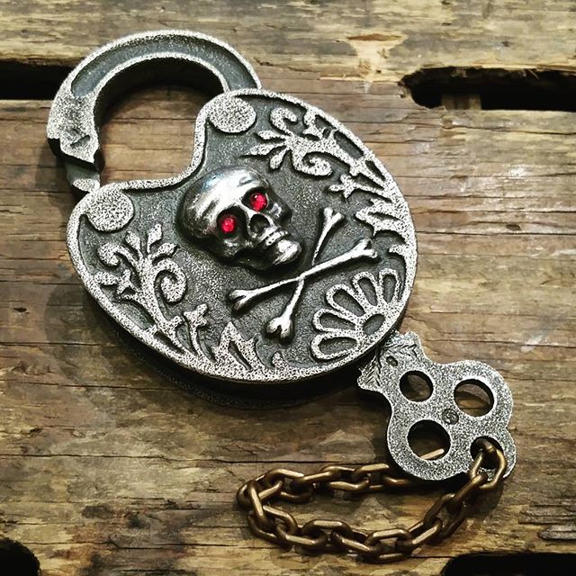 JUNK SMITH × 8UP Skull & Bones Padlock “Special Edition All Silver