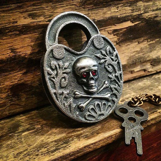 JUNK SMITH × 8UP Skull & Bones Padlock “Special Edition All Silver