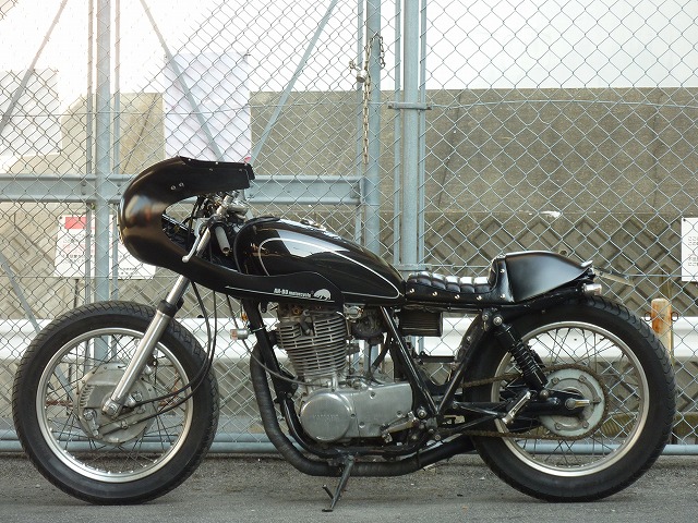 SR400/500用テールランプ付ナンバーステー（スタッズシート専用