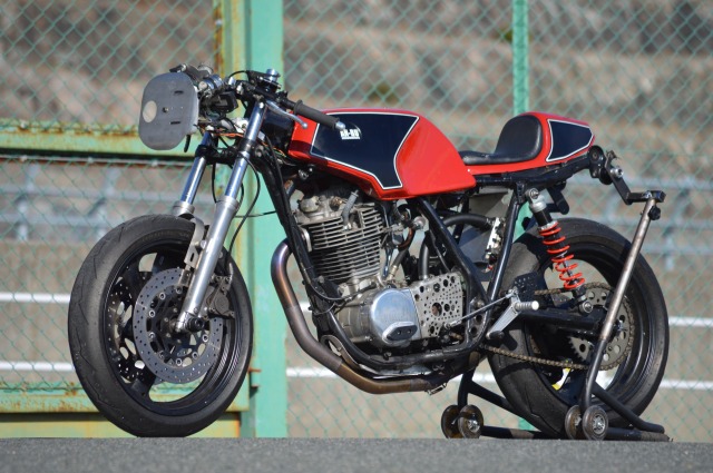 SR400 AAA Ｊ cafe　タンク　シートセット 写真多数あり　スリーエー　ロングタンク　シングルシート　ＳＵＭ 純正カウル対応 ダブルシート A パイピング SR400｜K＆H