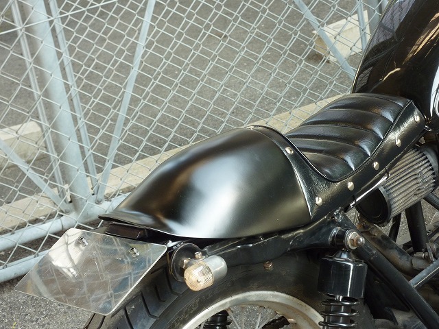 SR400/500用テールランプ付ナンバーステー（スタッズシート専用