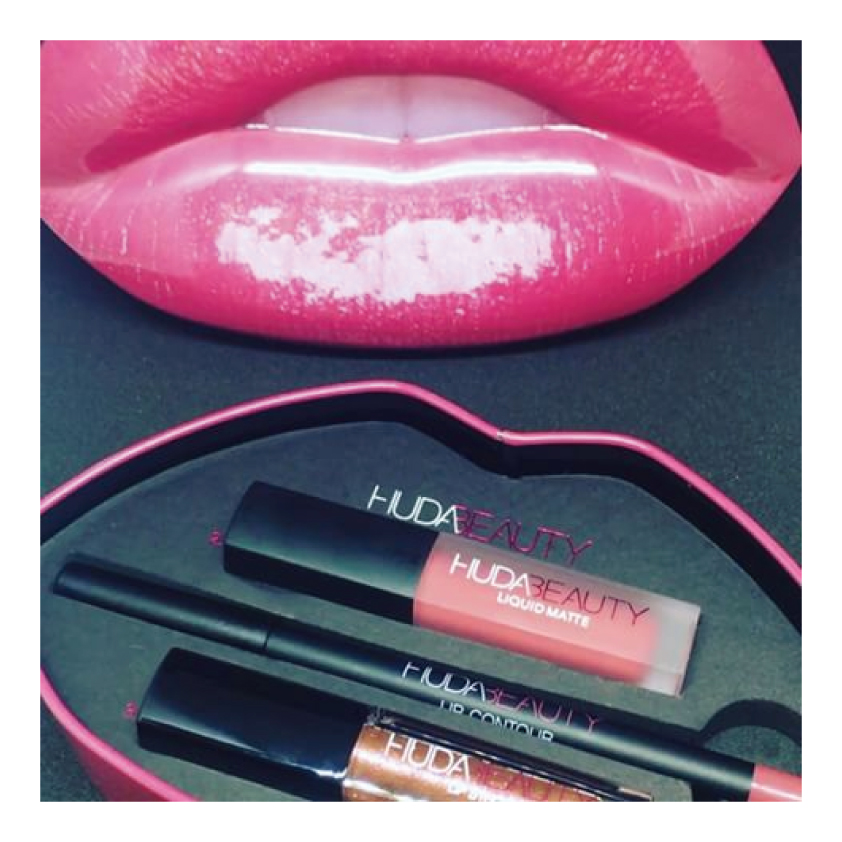 HUDA BEAUTY Contour & Strobe Lip Set Trophy Wife (rose wood