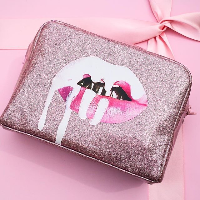 カイリーコスメ  バースデーコレクション Kylie Jenner Releases New Birthday Collection Makeup Kit