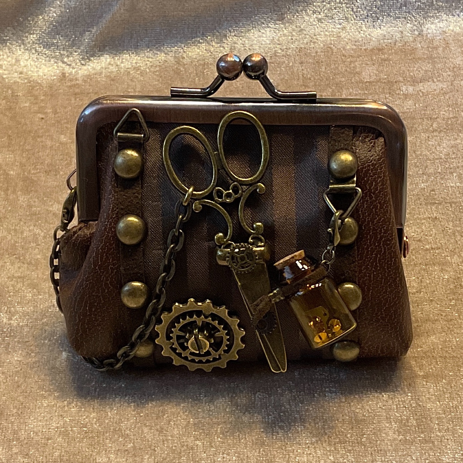 がま口鞄【鋏・ブラウン】 - AZ-ONE×ADRAMELECH