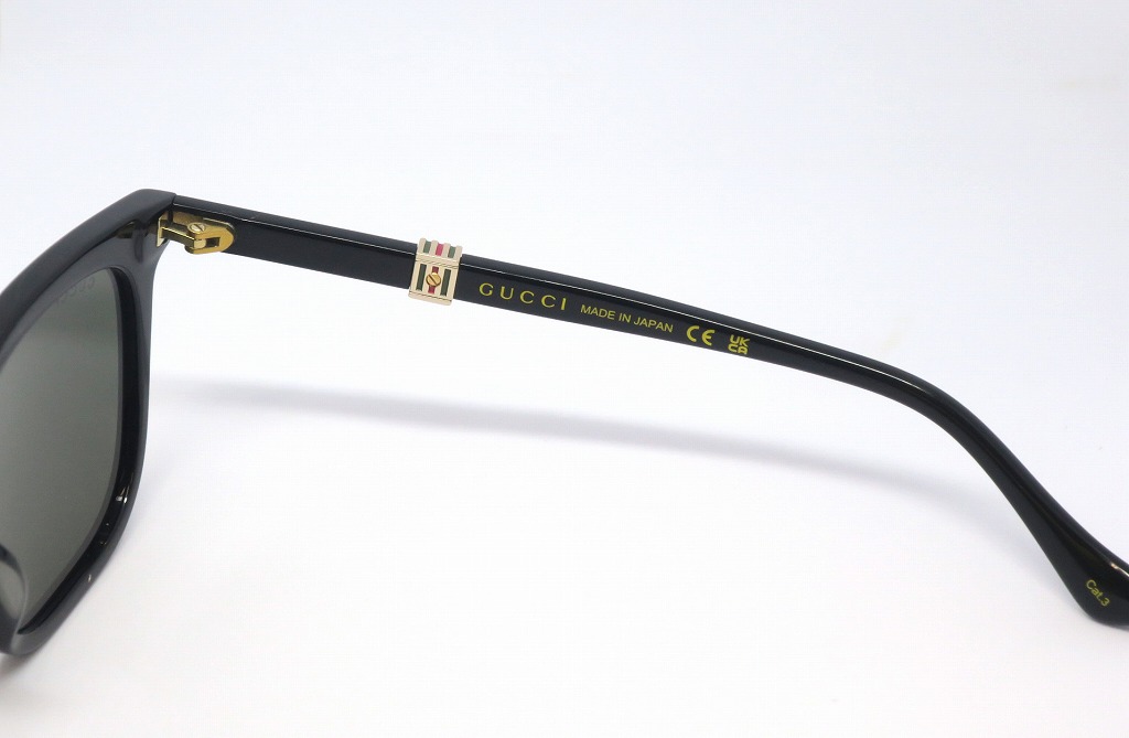 GUCCI　サングラス　ホワイト　レア　ロゴ Gucci White/Silver Crystal GG Logo Sunglasses 2807/S