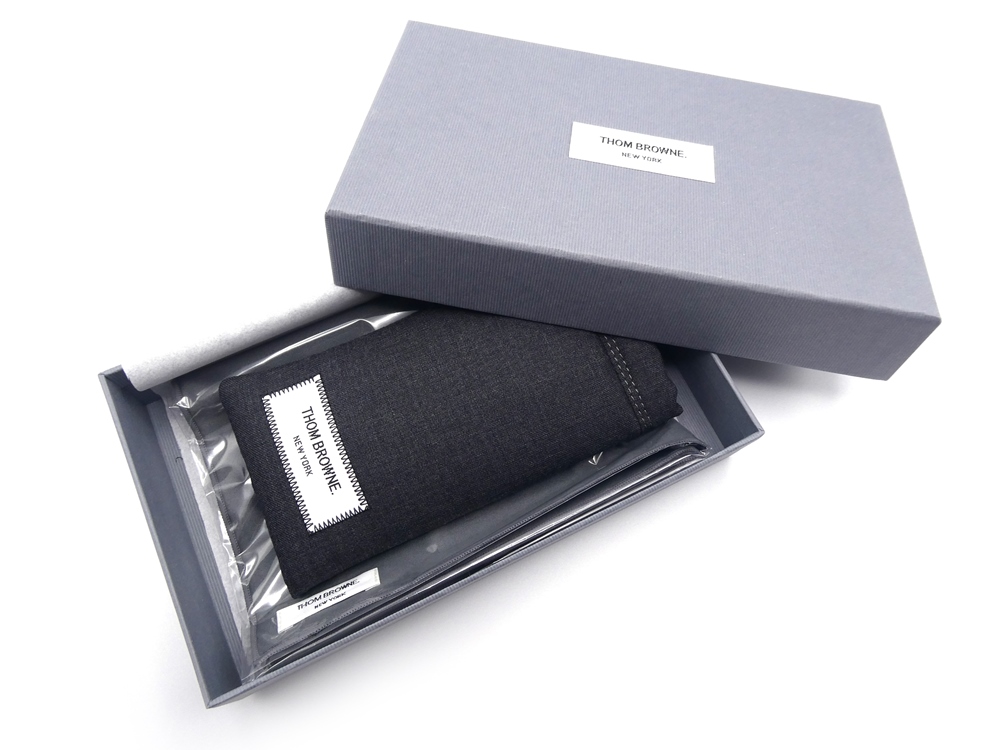 THOM BROWNE（トムブラウン） Soft glasses case UAC059A-00626 025