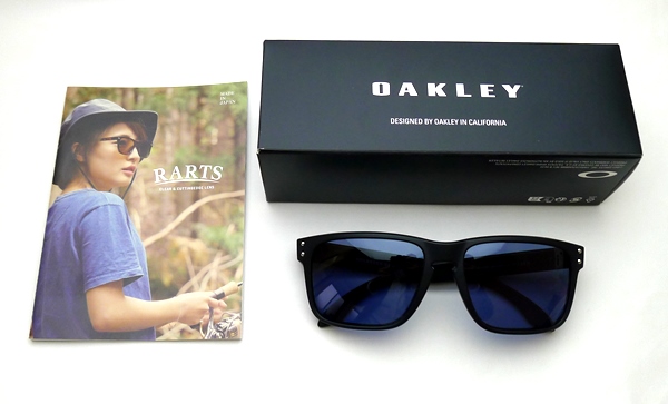 OAKLEY×RARTSの限定カスタム・偏光サングラス】OAKLEY（オークリー）× RARTS（アーツ） HOLBROOK RX(A) Satin  Black / RARTS（アーツ） マゼランブルー 裏面マルチ | メガネパーク・ブレス オンラインショップ | メガネ・サングラスの通販サイト