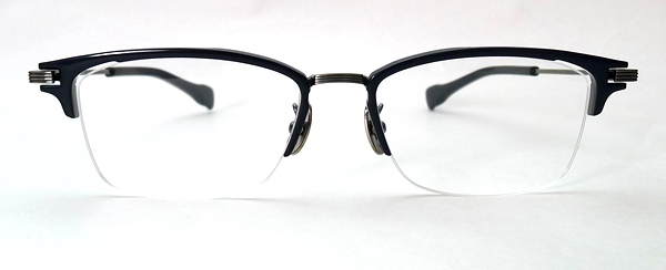 眼鏡の機能性、デザイン性を高次元で融合させたメタルサーモント