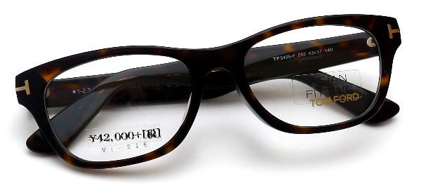 ボリュームのあるテンプルのウェリントンモデル】TOM FORD（トムフォード） TF5425-F 052 | メガネパーク・ブレス オンラインショップ  | メガネ・サングラスの通販サイト