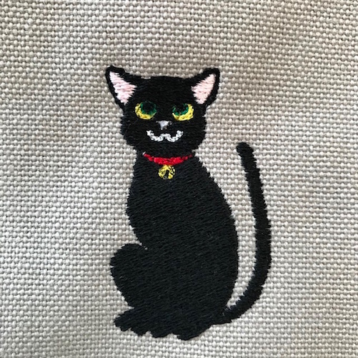 黒猫/刺繍サコッシュ【R-11】6300円（税別） | バドバドサーカス犬猫道具店