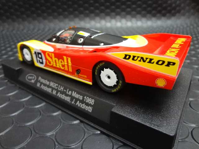 Porsche 962C スロットカーセット Slot it 1/32 ｽﾛｯﾄｶｰ SICA52b◇Porsche 962C #30 ”Momo” 12h