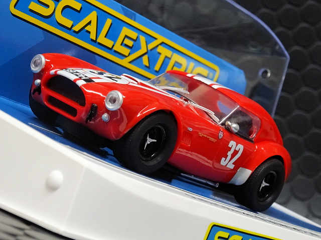 shelby COBRA 427. 1/32スロットカー Amazon.com: KiNSMART - 1965 Shelby Cobra 427 S/C 1:32 Scale