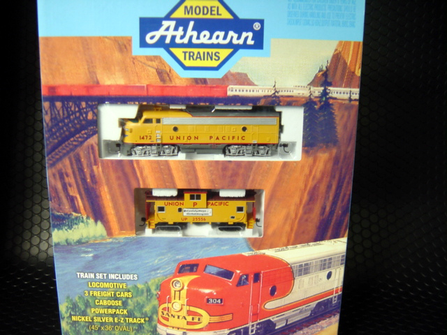 ATHEARN/ユニオンパシフィック鉄道/HOｽｹｰﾙ ◇UNION PACIFIC WARBONNET TRAIN SET 豪華５両編成  コントローラー・電源・レール・フルセット ☆30%OFFのセール特価！ |  NASCAR・スロットカー・ミニカーの専門店<<サッキーズ・コレクションズ大阪>> by CAR-BOX