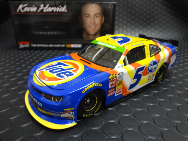 Action 1/24 ﾀﾞｲｷｬｽﾄﾓﾃﾞﾙ ◇ #5 Kevin Harvick  
