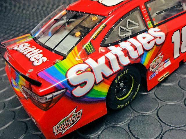 Action/Lionel 1/24 ﾀﾞｲｷｬｽﾄﾓﾃﾞﾙ ◇#18 Kyle Busch ”M&M'S Skittles