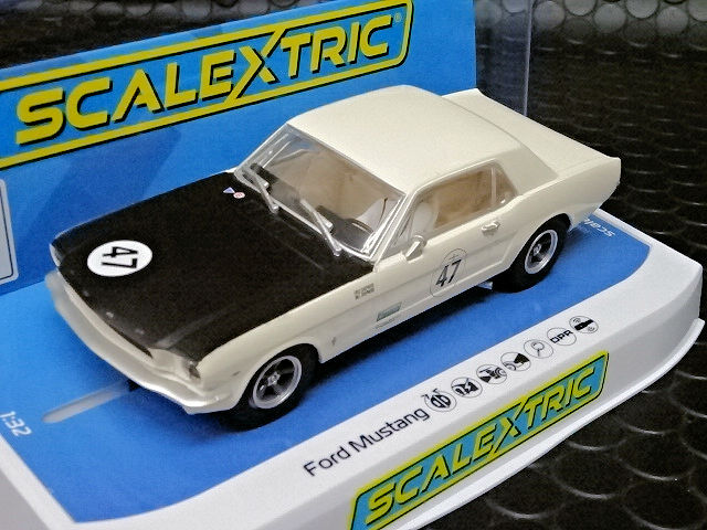 Scalextric 1/32 ｽﾛｯﾄｶｰ C4353 ◇ Ford Mustang #47/Bill and Fred 