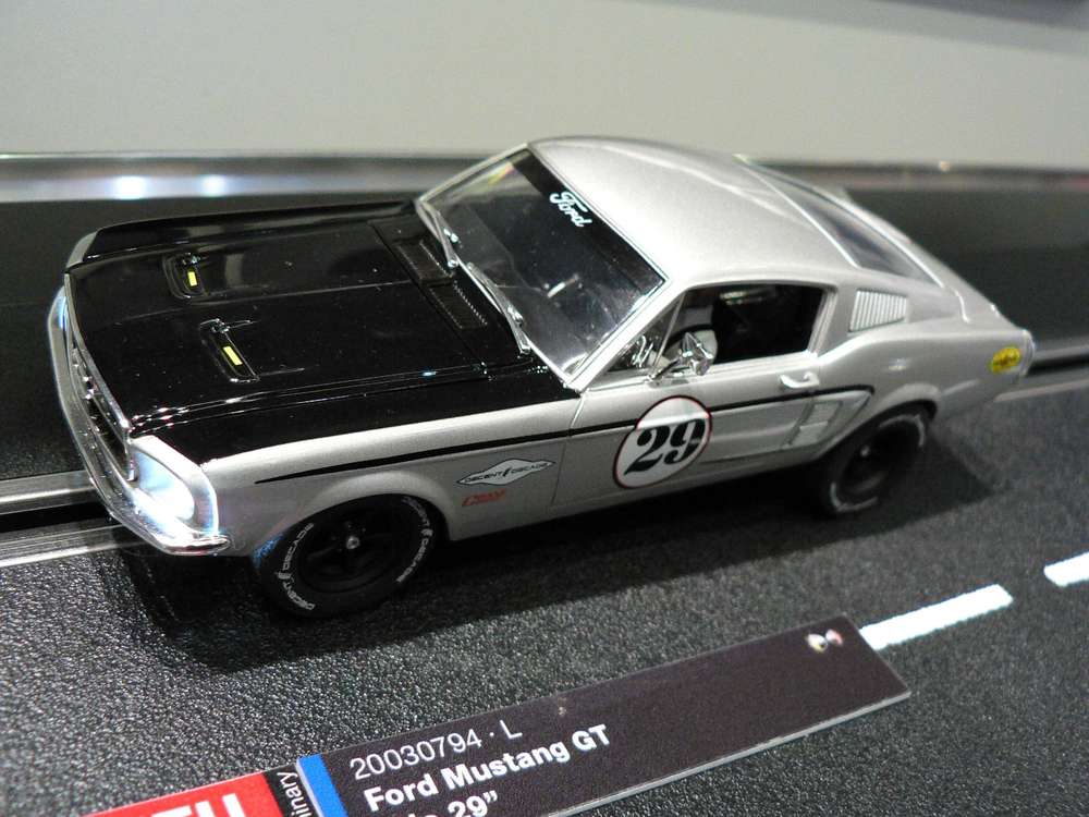 Carrera ｽﾛｯﾄｶｰ 27554◇ Ford Mustang GT #29 アナログモデルのシブい