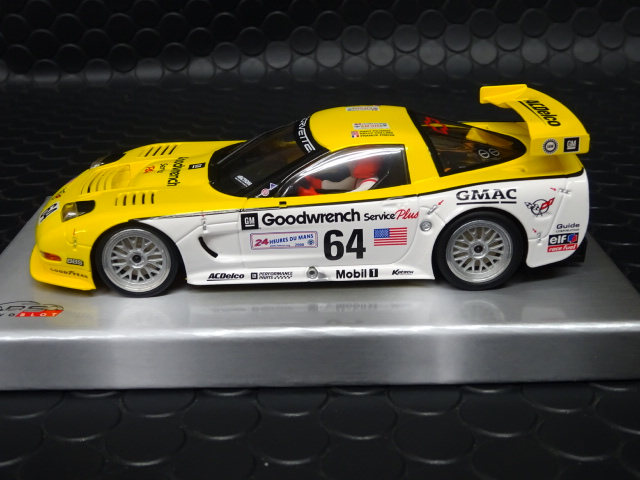 厳選スロットカー　Revell コルベット:used Amazon | ドイツレベル 1/25 コルベット スティングレイ C8