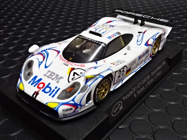 NINKO スロットカー　ポルシェ911 ESCUDERIA REPSOL NINKO スロットカー ポルシェ911 ESCUDERIA REPSOL - メルカリ