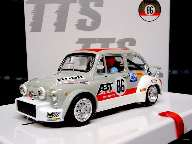 国内発送】 FIAT ABARTHスロットカー1/32 600 ミニカー 