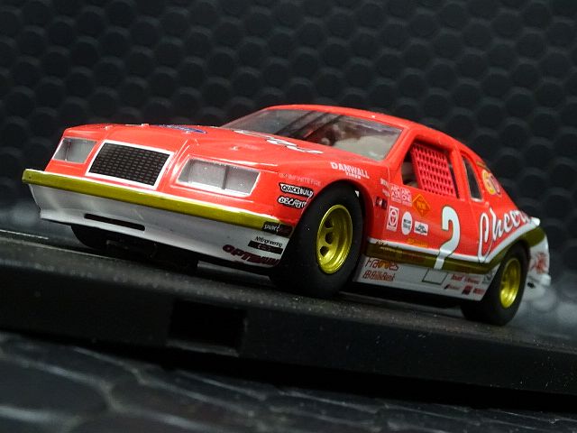 Scalextric 1/32 ｽﾛｯﾄｶｰ C4067◇Ford Thunderbird ”STOCK-CAR” #2 Red