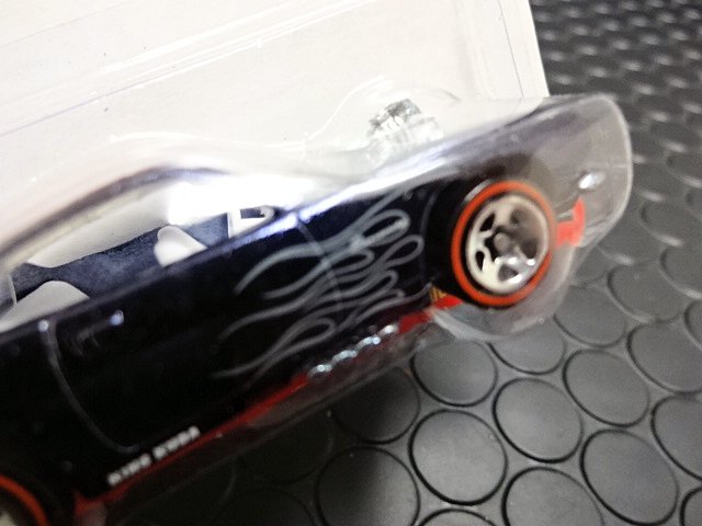 ﾎｯﾄｳｨｰﾙ 1/64 ﾀﾞｲｷｬｽﾄﾓﾃﾞﾙ ｸﾗｼｯｸｼﾘｰｽﾞ☆ PLYMOUTH KING CUDA プリマス