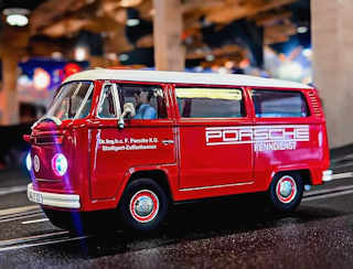 1/32 スロットカー VW TYPE2 バス タイプ2 ￼ポルシェ Carrera Evolution 132 ｽﾛｯﾄｶｰ 27760 ◇VW Bus T2b ”Porsche Race