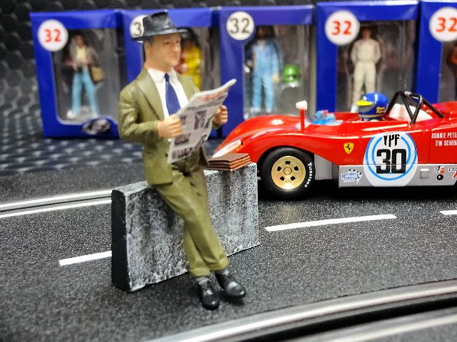 LeMans miniatures 1/32 ﾌｨｷﾞｭｱ 132044ｍ◇E.Ferrari 1960s figure reading the  newspaper. 新聞を読むエンツォ・フェラーリ 高品質レジン製フィギュア☆大人のコレクション！ | NASCAR・スロットカー・ミニカーの専門店<<サッキーズ・コレクションズ大阪>>  by CAR-BOX