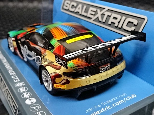 Scalextric 1/32 アストンマーティン　ヴァンテージGT3 Scalextric Aston Martin GT3 Vantage – Penny Homes Racing