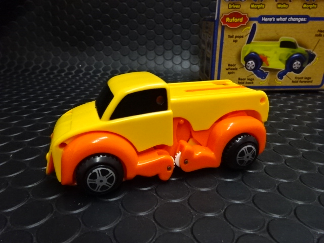 ゼンマイ仕掛けのゆかいなオモチャ！！「トランスフォーマー 変身