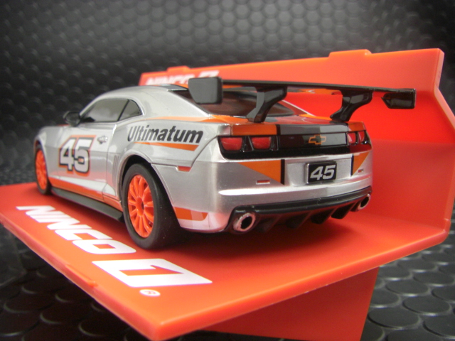 カマロのHOスケールスロットカー 赤と黄色 LEDライト付き2台 Ninco 1/32 ｽﾛｯﾄｶｰ 55057◇CHEVROLET CAMARO 
