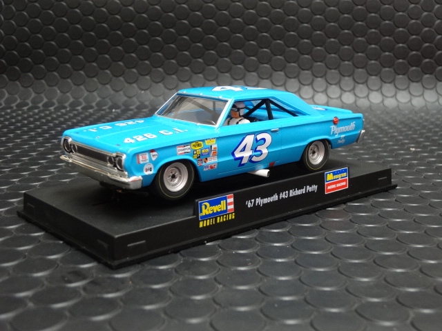 Monogram/Revell 1/32 ｽﾛｯﾄｶｰ 854845◇1967 PLYMOUTH #43 RICHARD