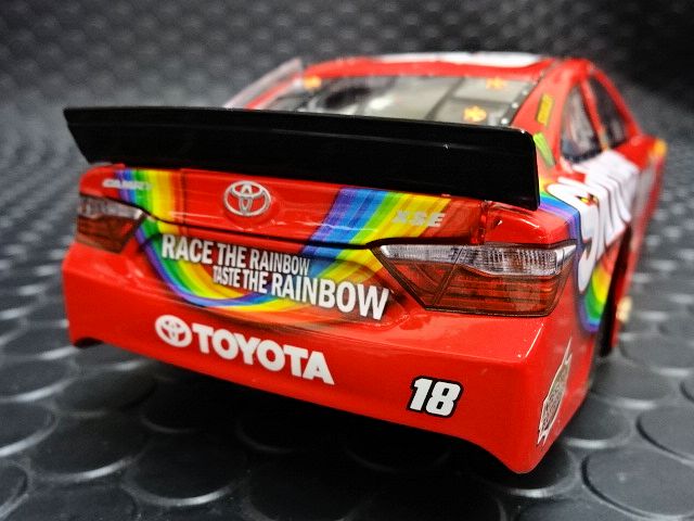 Action/Lionel 1/24 ﾀﾞｲｷｬｽﾄﾓﾃﾞﾙ ◇#18 Kyle Busch ”M&M'S Skittles” Toyota Camry  2015 769台のみの限定モデル！ 2015モデル・スキッテルが入荷しました！ | NASCAR・スロットカー・ミニカーの専門店<<サッキーズ・コレクションズ大阪>>  by CAR-BOX