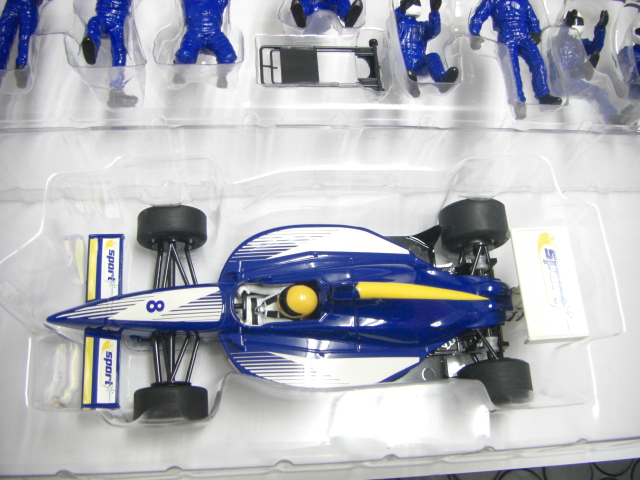 Scalextric1/32ｽﾛｯﾄｶｰ用ﾌｨｷﾞｭｱ C8303◇ピットチーム Aｾｯﾄ/ﾌﾞﾙｰ （Jack Men x3 Wheel Men  x7 Dallaara x1台付） 演出効果満点！☆インディーカー付き。 | NASCAR・スロットカー・ミニカーの専門店<<サッキーズ・コレクションズ大阪>>  by CAR-BOX