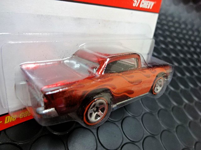 ﾎｯﾄｳｨｰﾙ 1/64 ﾀﾞｲｷｬｽﾄﾓﾃﾞﾙ ｸﾗｼｯｸｼﾘｰｽﾞ☆'57 CHEVY シェビー --RED