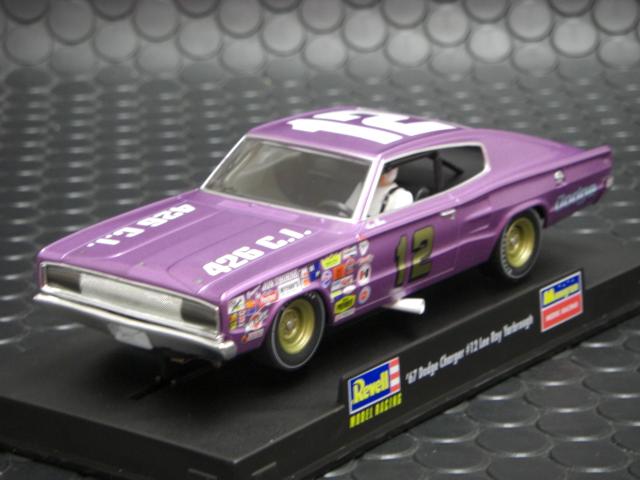 Monogram/Revell 1/32 ｽﾛｯﾄｶｰ 4844◇'67 DODGE CHARGER #12/LEE