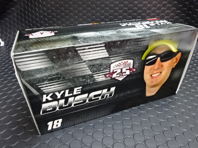 Action 1/24 ﾀﾞｲｷｬｽﾄﾓﾃﾞﾙ ◇ #18 Kyle Bush 