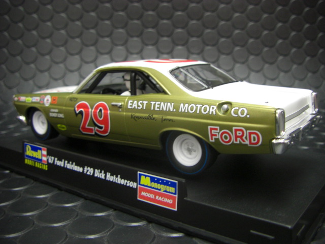 Monogram/Revell 1/32ｽﾛｯﾄｶｰ 4836◇#29 Dick Hutcherson/'67 Ford