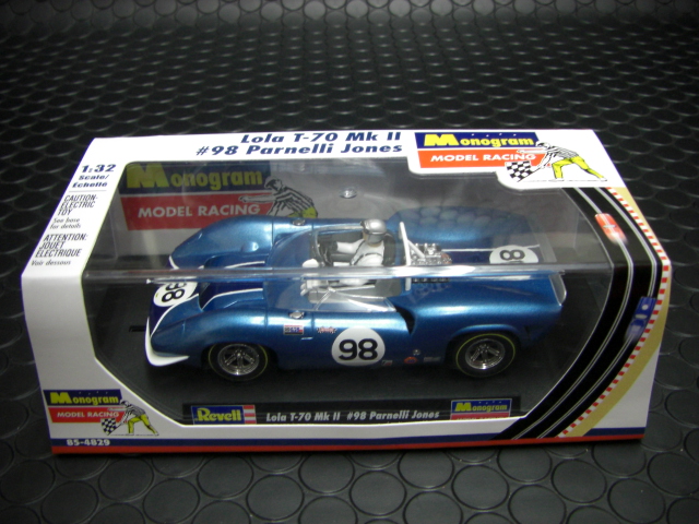 Monogram/Revell 1/32 ｽﾛｯﾄｶｰ ◇LOLA T70 Mk-Ⅱ #98 Panelli Jones  