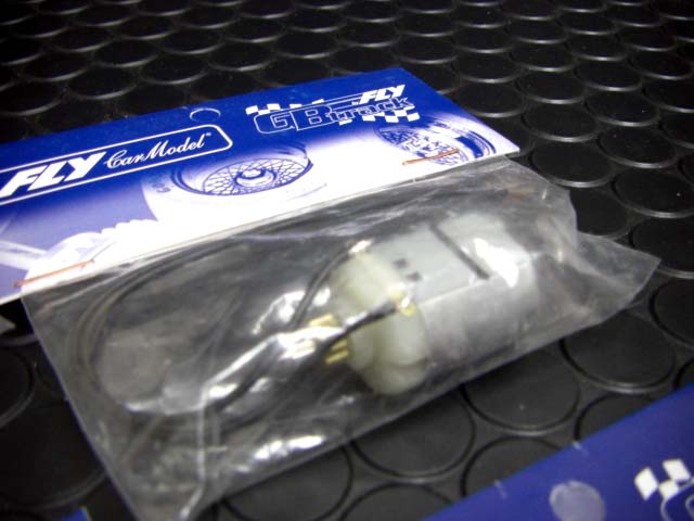 FLY 1/32 ｽﾛｯﾄｶｰﾊﾟｰﾂ ☆FLY純正モーター/ ピニオン・ケーブル付き