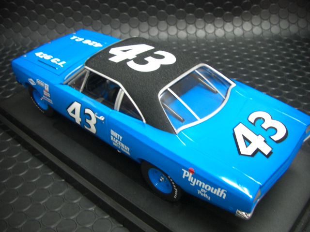 Ertl 1/18 ﾀﾞｲｷｬｽﾄﾓﾃﾞﾙ ◇#43 Richard Petty 1968 Plymouth