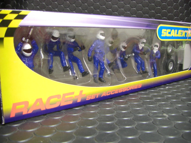 Scalextric1/32ｽﾛｯﾄｶｰ用ｱｸｾｻﾘｰ C8291◇ピットクルー フィギュア 8体ｾｯﾄ/ﾌｭｰｴﾙﾀﾝｸ付き 「Fuel  Cherge Crew/ﾌﾞﾙｰ」 （Fuel Men x2 Wheel Men x6） 展示演出に最適！ | NASCAR・スロットカー・ミニカーの専門店<<サッキーズ・コレクションズ大阪>>  by CAR-BOX