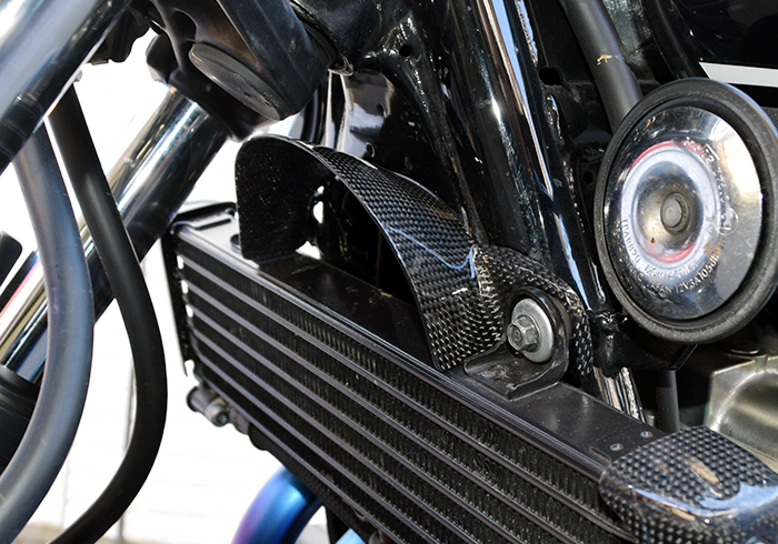 XJR1300】カーボン・シリンダーヘッドクーリングダクト（塗装済み品